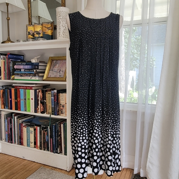 PERCEPTIONS New York Sleeveless Dress - Picture 2 of 10